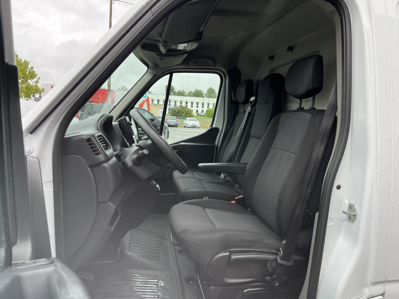 RENAULT Master Grand Confort F3300 L2H2 2.3 dCi - 135 III FOURGON Fourgon L2H2 Traction PHASE 3 - Panel van: picture 5 RENAULT Master Grand Confort F3300 L2H2 2.3 dCi - 135 III FOURGON Fourgon L2H2 Traction PHASE 3 - Panel van: picture 5