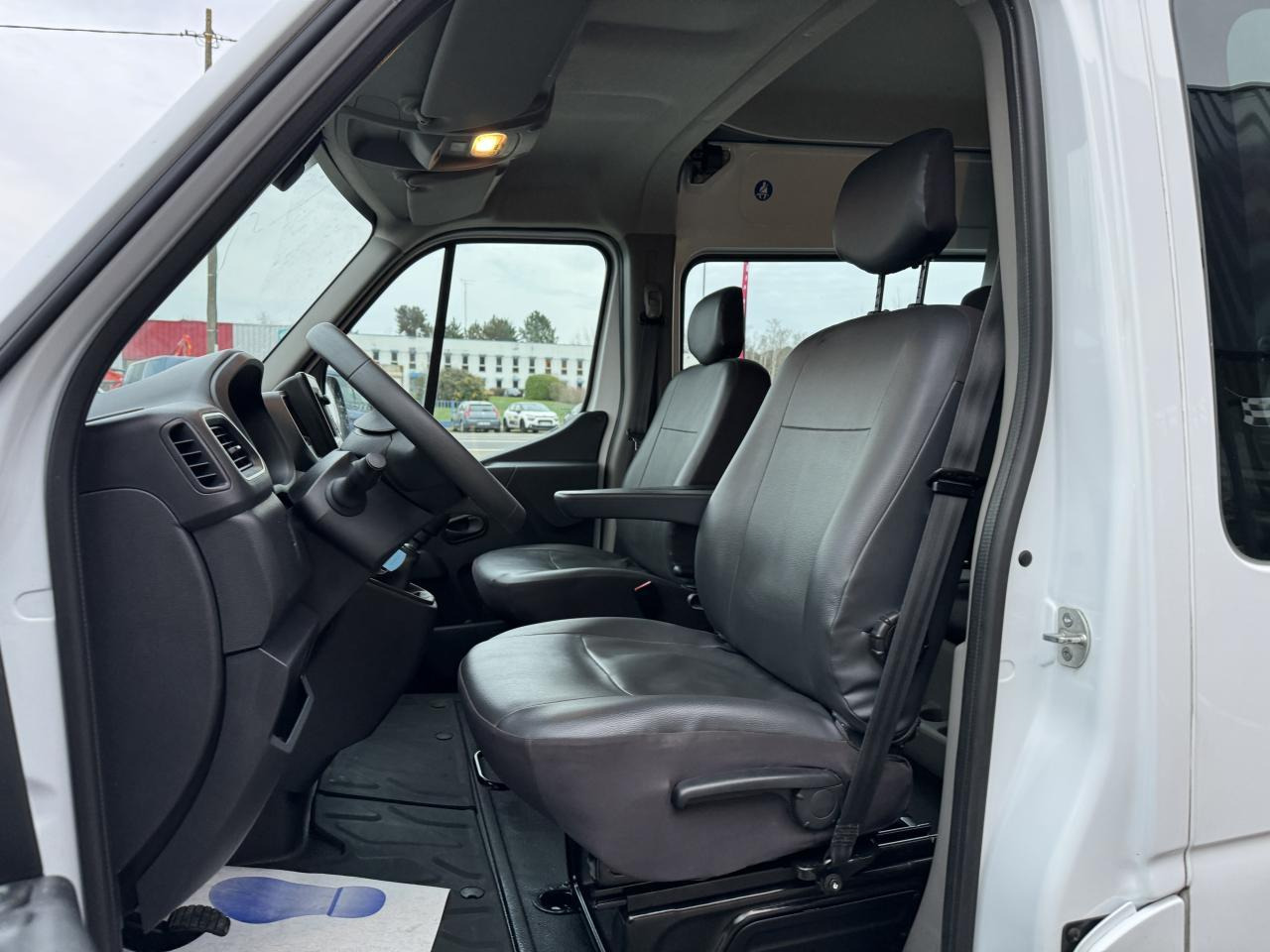 Renault Master Confort R3500RJ L3H2 2.3 Energy dCi - 165 III CABINE APPROFONDIE Cabine approfondie L3H2 Pro - Combi van: picture 5 Renault Master Confort R3500RJ L3H2 2.3 Energy dCi - 165 III CABINE APPROFONDIE Cabine approfondie L3H2 Pro - Combi van: picture 5