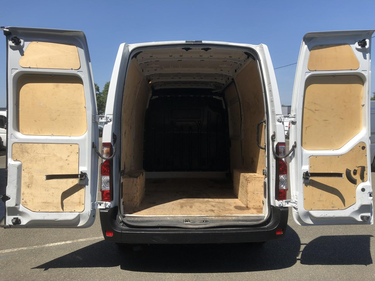 Renault Master F3300 L2H2 2.3 BLUE DCI 135CH CONFORT EURO6 - Panel van: picture 2 Renault Master F3300 L2H2 2.3 BLUE DCI 135CH CONFORT EURO6 - Panel van: picture 2