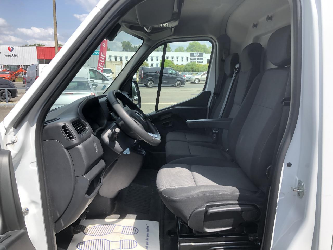 Renault Master F3300 L2H2 2.3 BLUE DCI 135CH GRAND CONFORT EURO6 - Panel van: picture 4 Renault Master F3300 L2H2 2.3 BLUE DCI 135CH GRAND CONFORT EURO6 - Panel van: picture 4