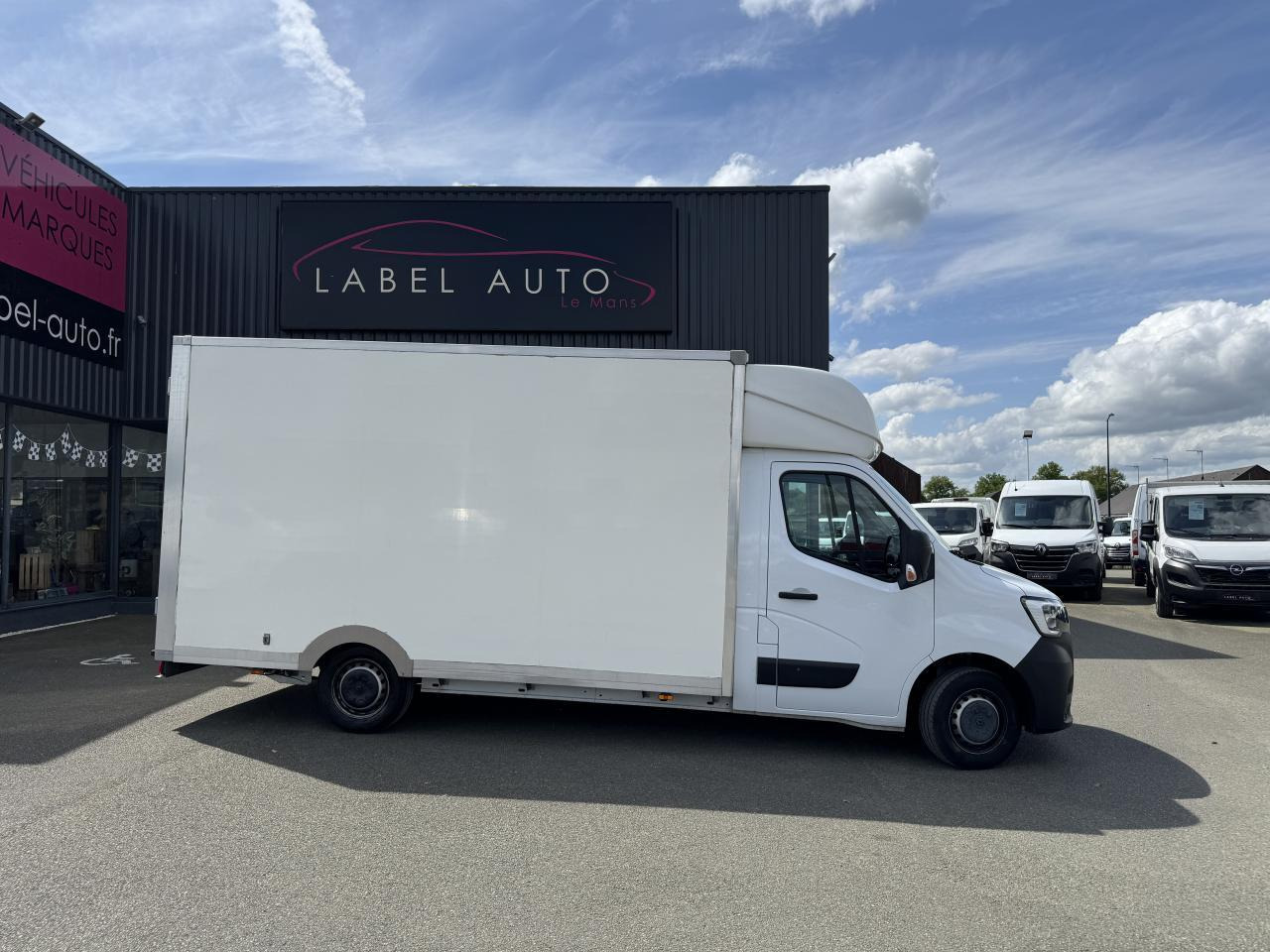 Box van Renault Master RENAULT-MASTER-F3500 2.3 BLUE DCI 145CH CONFORT PLANCHER CABINE 20M3 GPS: picture 1