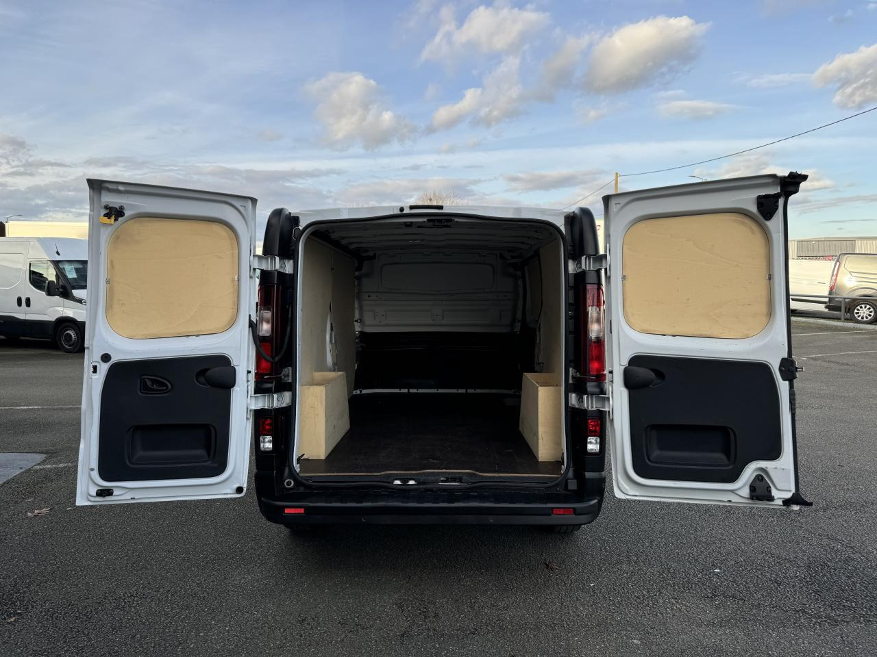 Renault Trafic L2H1 3000 Kg 2.0 Blue dCi - 130 III FOURGON Fourgon Grand Confort L2H1 PHASE 3 - Panel van: picture 3 Renault Trafic L2H1 3000 Kg 2.0 Blue dCi - 130 III FOURGON Fourgon Grand Confort L2H1 PHASE 3 - Panel van: picture 3
