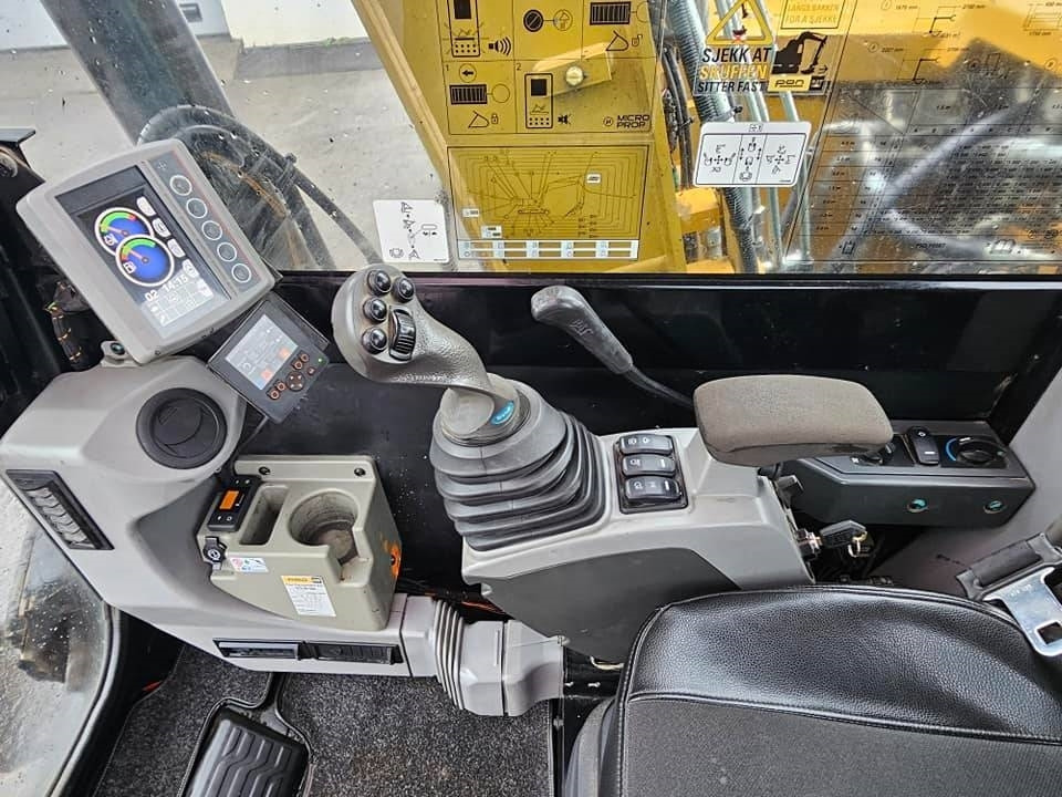 Crawler excavator CAT 307 E2: picture 36