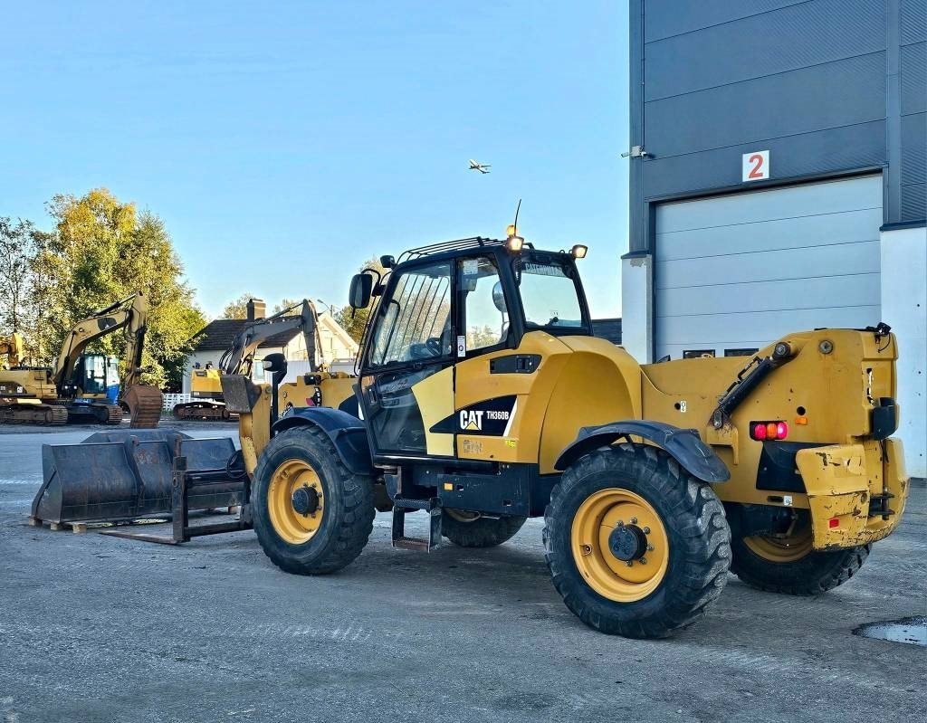 CAT TH 360 B - Telescopic handler: picture 4 CAT TH 360 B - Telescopic handler: picture 4