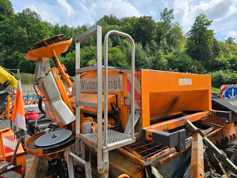 Gmeiner STA 2000TC Salzstreuer 2m3 Streuautomat Salzsilo Winterdienst Unimog 405 U300 400 500 423 427 430 318 Multicar tremo - Sand/ Salt spreader: picture 1 Gmeiner STA 2000TC Salzstreuer 2m3 Streuautomat Salzsilo Winterdienst Unimog 405 U300 400 500 423 427 430 318 Multicar tremo - Sand/ Salt spreader: picture 1