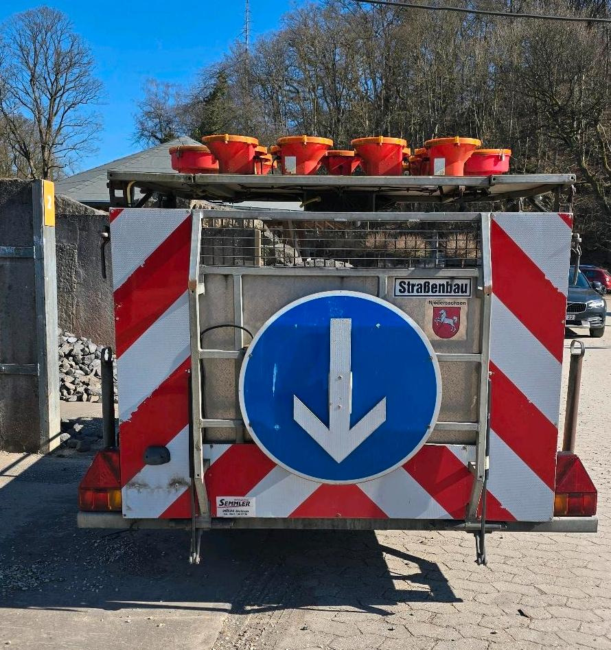 Horizont Tandem Absperrtafel VZ616 Fahrbare Verkehrsleittafel Verkehrssicherungsanhänger Verkehrsleitanhänger Sperrwand Verkehrssicherungsanhänger Nissen LP15 Blinkpfeilanlage Blinkpfeil Anhänger - Construction equipment, Trailer: picture 3 Horizont Tandem Absperrtafel VZ616 Fahrbare Verkehrsleittafel Verkehrssicherungsanhänger Verkehrsleitanhänger Sperrwand Verkehrssicherungsanhänger Nissen LP15 Blinkpfeilanlage Blinkpfeil Anhänger - Construction equipment, Trailer: picture 3