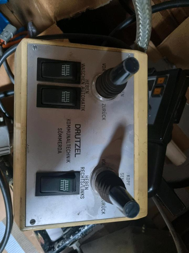 Leitpfostenwaschgerät Bedienung Drutzel Steuerung Bordcomputer un - ECU for Municipal/ Special vehicle: picture 1 Leitpfostenwaschgerät Bedienung Drutzel Steuerung Bordcomputer un - ECU for Municipal/ Special vehicle: picture 1