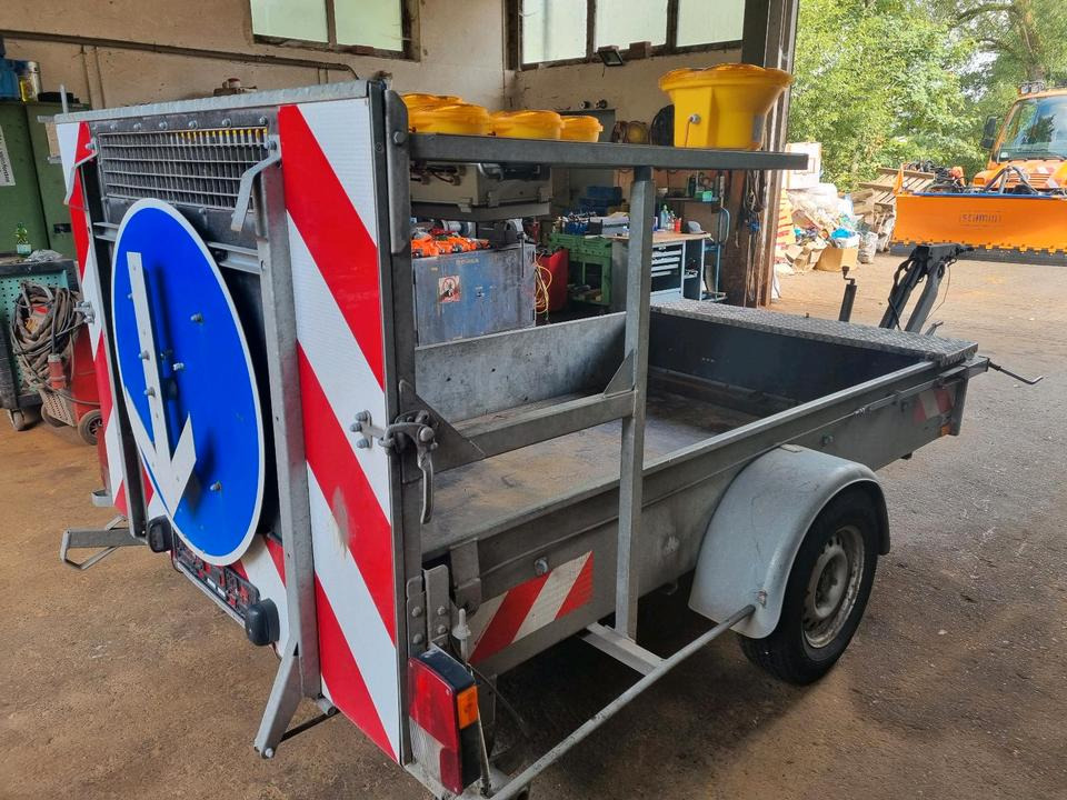 Mersch Absperrtafel Nissen VZ 616 B3 LED Ausführung Auffahrampe Verkehrsleittafel Verkehrsleitanhänger Verkehrssicherungsanhänger Horizont Trebbiner Verkehrssicherung Baustellenabsicherung Unimog Auto - Construction equipment, Trailer: picture 2 Mersch Absperrtafel Nissen VZ 616 B3 LED Ausführung Auffahrampe Verkehrsleittafel Verkehrsleitanhänger Verkehrssicherungsanhänger Horizont Trebbiner Verkehrssicherung Baustellenabsicherung Unimog Auto - Construction equipment, Trailer: picture 2