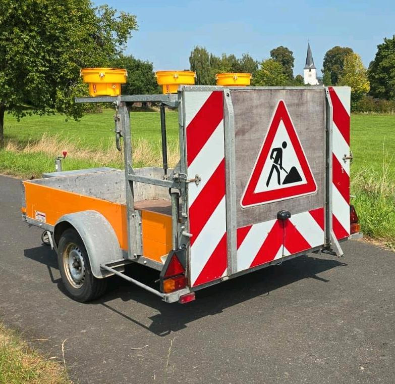 Mersch VZ 615 Absperrtafel FAT Nissen Horizont Verkehrsleittafel Verkehrsleitanhänger Verkehrssicherungsanhänger Leitanhänger - Construction equipment: picture 2 Mersch VZ 615 Absperrtafel FAT Nissen Horizont Verkehrsleittafel Verkehrsleitanhänger Verkehrssicherungsanhänger Leitanhänger - Construction equipment: picture 2