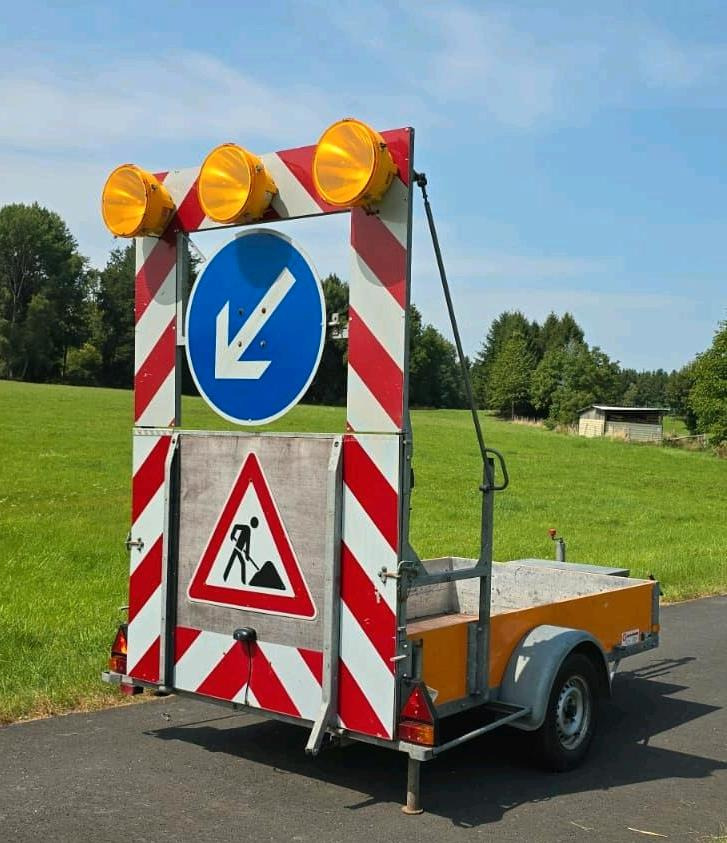 Mersch VZ 615 Absperrtafel FAT Nissen Horizont Verkehrsleittafel Verkehrsleitanhänger Verkehrssicherungsanhänger Leitanhänger - Construction equipment: picture 4 Mersch VZ 615 Absperrtafel FAT Nissen Horizont Verkehrsleittafel Verkehrsleitanhänger Verkehrssicherungsanhänger Leitanhänger - Construction equipment: picture 4