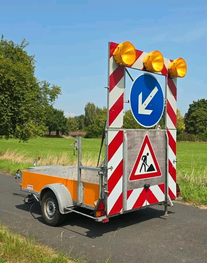 Mersch VZ 615 Absperrtafel FAT Nissen Horizont Verkehrsleittafel Verkehrsleitanhänger Verkehrssicherungsanhänger Leitanhänger - Construction equipment: picture 3 Mersch VZ 615 Absperrtafel FAT Nissen Horizont Verkehrsleittafel Verkehrsleitanhänger Verkehrssicherungsanhänger Leitanhänger - Construction equipment: picture 3