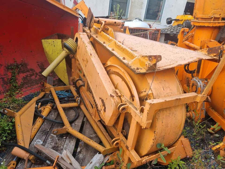 Schmidt Schneeschleuder S1 Schneefräse Schneepflug Schneeschild Scheeschieber Winterdienst Unimog 405 427 423 500 400 300 Beilhack - Snow plough: picture 3 Schmidt Schneeschleuder S1 Schneefräse Schneepflug Schneeschild Scheeschieber Winterdienst Unimog 405 427 423 500 400 300 Beilhack - Snow plough: picture 3