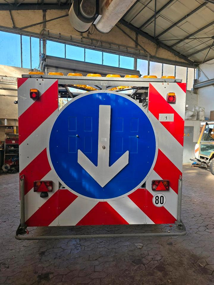 Trailer Nissen FAT LED Absperrtafel VZ616 Verkehrssicherungsanhänger Arbis Verkehrsleittafel Verkehrsleitanhänger Horizont GPS: picture 7