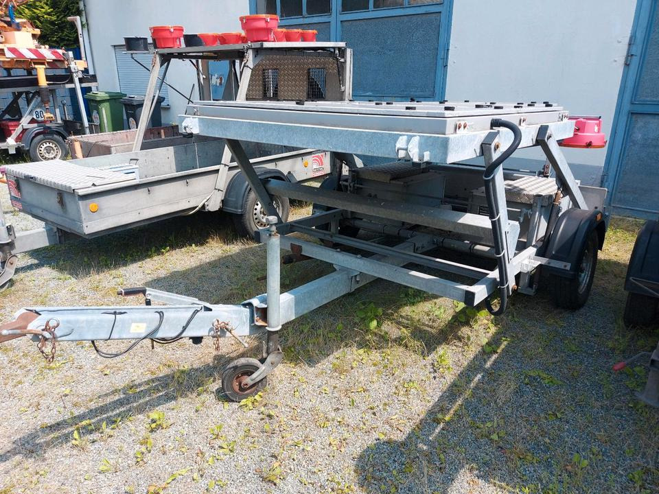 Trebbiner Horizont VWT E VLT Verkehrsleittafel Leittafel Sicherungsanhänger Verkehrsleitanhänger Verkehrssicherungsanhänger Absperrtafel Sperrwand Nissen Verkehrssicherung Vorwarner Vorwarntafel - Construction equipment: picture 1 Trebbiner Horizont VWT E VLT Verkehrsleittafel Leittafel Sicherungsanhänger Verkehrsleitanhänger Verkehrssicherungsanhänger Absperrtafel Sperrwand Nissen Verkehrssicherung Vorwarner Vorwarntafel - Construction equipment: picture 1