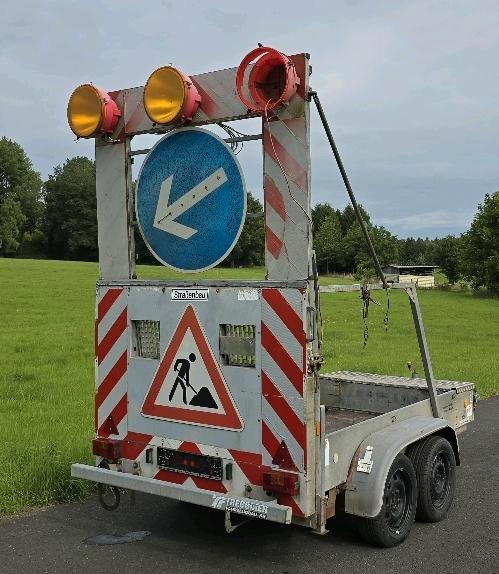 Trebbiner VZ 615 Absperrtafel FAT Nissen Horizont Verkehrsleittafel Verkehrsleitanhänger Verkehrssicherungsanhänger Leitanhänger - Construction equipment: picture 5 Trebbiner VZ 615 Absperrtafel FAT Nissen Horizont Verkehrsleittafel Verkehrsleitanhänger Verkehrssicherungsanhänger Leitanhänger - Construction equipment: picture 5