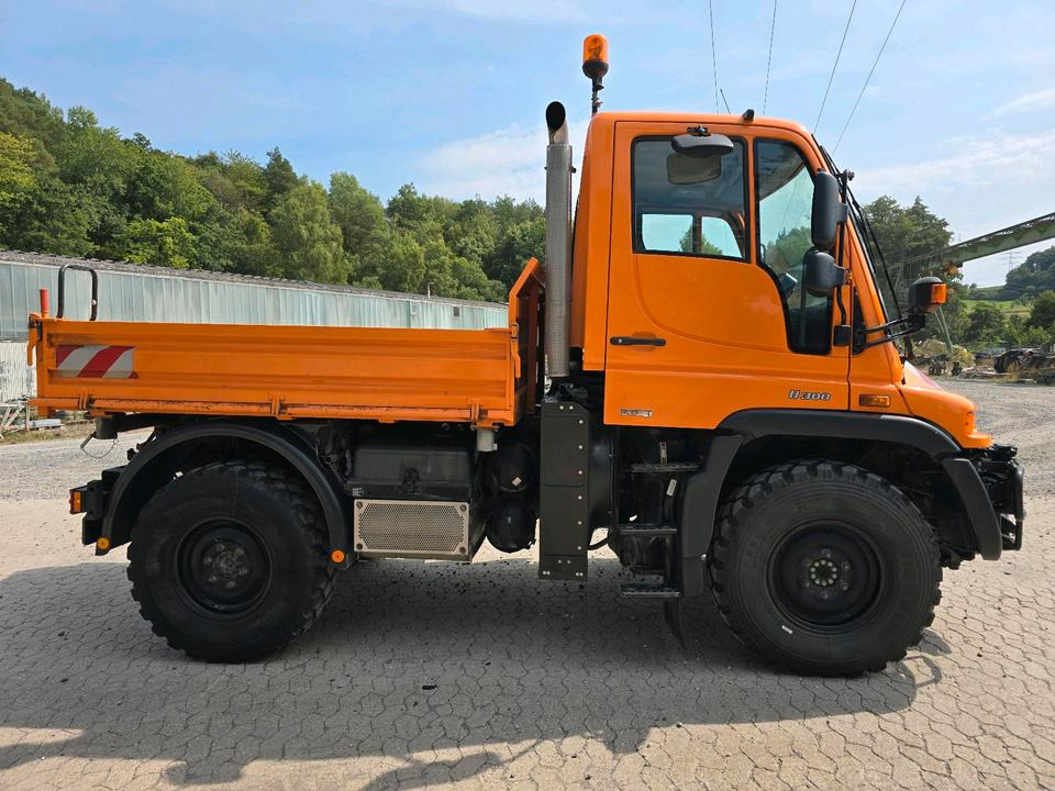 Unimog 405/10 U300 Bluetec 4 Automatik EAS Mercedes-Benz U 300 UGE UGN mit Kipperpritsche - Snow removal vehicle: picture 4 Unimog 405/10 U300 Bluetec 4 Automatik EAS Mercedes-Benz U 300 UGE UGN mit Kipperpritsche - Snow removal vehicle: picture 4