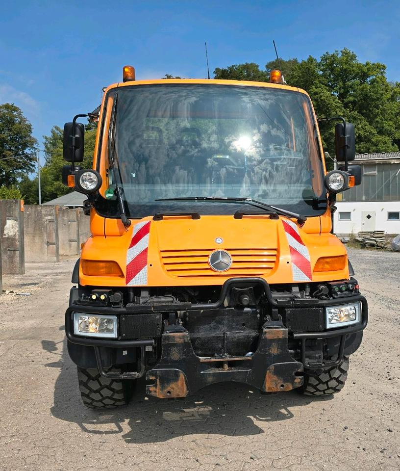 Unimog 405/10 U300 Bluetec 4 Automatik EAS Mercedes-Benz U 300 UGE UGN mit Kipperpritsche - Snow removal vehicle: picture 2 Unimog 405/10 U300 Bluetec 4 Automatik EAS Mercedes-Benz U 300 UGE UGN mit Kipperpritsche - Snow removal vehicle: picture 2