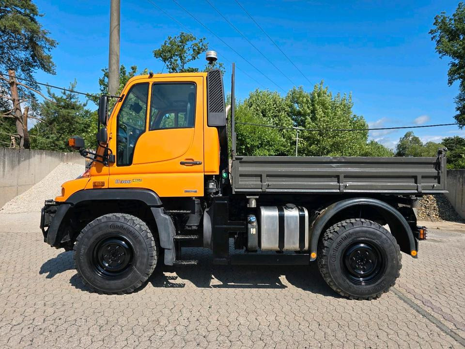 Snow removal vehicle Unimog 405/10 U300 Bluetec 5 Mercedes-Benz U 300  UGE UGN mit Jotha Absetzkipper combi con 4518 Absetzer: picture 13