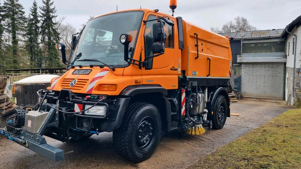 Unimog 9400km U400 405 Kehrmaschine SK 370 Schmidt Mercedes Benz Variopilot Kehraufbau Hydrostat 2011 Bluetec 5 - Road sweeper: picture 1 Unimog 9400km U400 405 Kehrmaschine SK 370 Schmidt Mercedes Benz Variopilot Kehraufbau Hydrostat 2011 Bluetec 5 - Road sweeper: picture 1