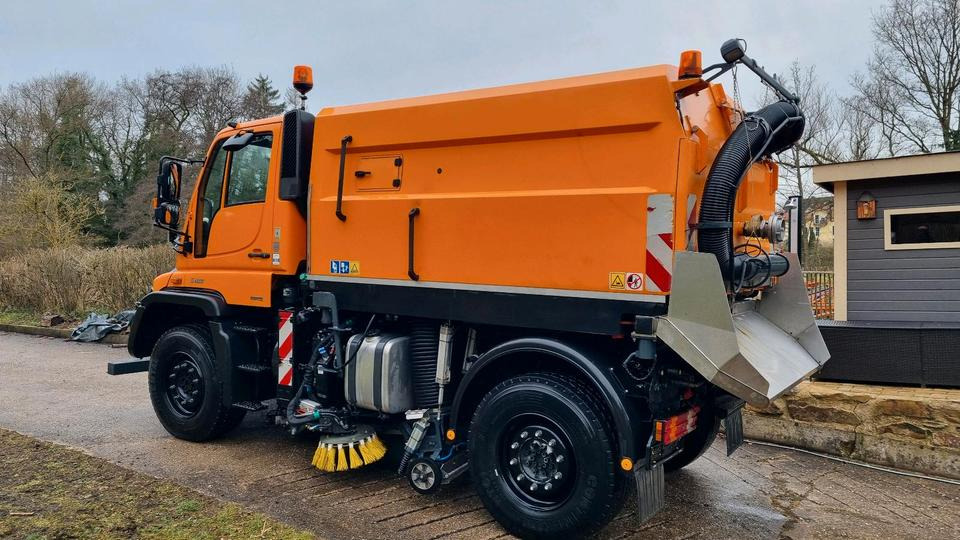 Unimog 9400km U400 405 Kehrmaschine SK 370 Schmidt Mercedes Benz Variopilot Kehraufbau Hydrostat 2011 Bluetec 5 - Road sweeper: picture 3 Unimog 9400km U400 405 Kehrmaschine SK 370 Schmidt Mercedes Benz Variopilot Kehraufbau Hydrostat 2011 Bluetec 5 - Road sweeper: picture 3