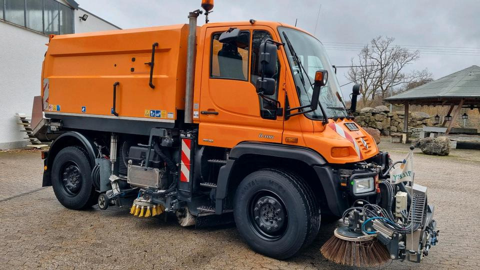 Unimog Kehrmaschine U400 405 Mercedes-Benz Hydrostat Wechsellenkung Variopilot - Road sweeper: picture 1 Unimog Kehrmaschine U400 405 Mercedes-Benz Hydrostat Wechsellenkung Variopilot - Road sweeper: picture 1