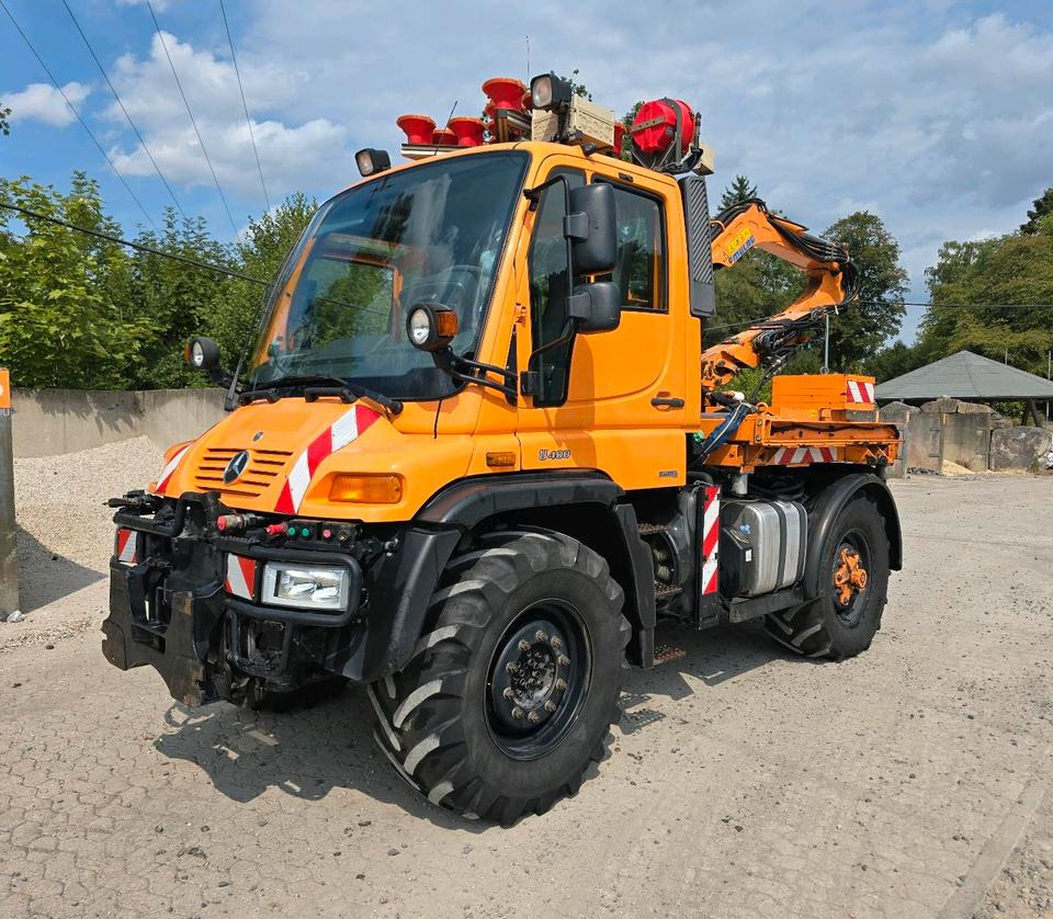 Unimog U400 6-Zylinder 2010 405/10 405/12 NKS-Z-UGN-43K Bluetec 5 Mercedes-Benz UGE UGN Mulag MHU 800 Mähausleger Böschungsmäher Böschungsmulcher Küpper-Weisser IMS Salzstreuer - Snow removal vehicle: picture 1 Unimog U400 6-Zylinder 2010 405/10 405/12 NKS-Z-UGN-43K Bluetec 5 Mercedes-Benz UGE UGN Mulag MHU 800 Mähausleger Böschungsmäher Böschungsmulcher Küpper-Weisser IMS Salzstreuer - Snow removal vehicle: picture 1