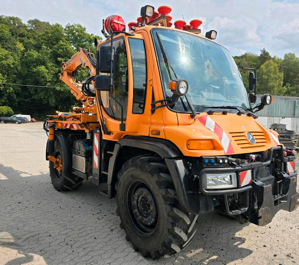 Unimog U400 6-Zylinder 2010 405/10 405/12 NKS-Z-UGN-43K Bluetec 5 Mercedes-Benz UGE UGN Mulag MHU 800 Mähausleger Böschungsmäher Böschungsmulcher Küpper-Weisser IMS Salzstreuer - Snow removal vehicle: picture 2 Unimog U400 6-Zylinder 2010 405/10 405/12 NKS-Z-UGN-43K Bluetec 5 Mercedes-Benz UGE UGN Mulag MHU 800 Mähausleger Böschungsmäher Böschungsmulcher Küpper-Weisser IMS Salzstreuer - Snow removal vehicle: picture 2