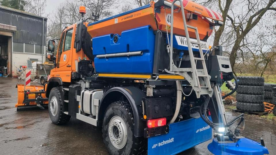 Zu vermieten Unimog 405 U427 Winterdienst Schmidt Salzstreuer 423 429 430 Mercedes Benz 318 527 Vermietung - Snow removal vehicle: picture 2 Zu vermieten Unimog 405 U427 Winterdienst Schmidt Salzstreuer 423 429 430 Mercedes Benz 318 527 Vermietung - Snow removal vehicle: picture 2