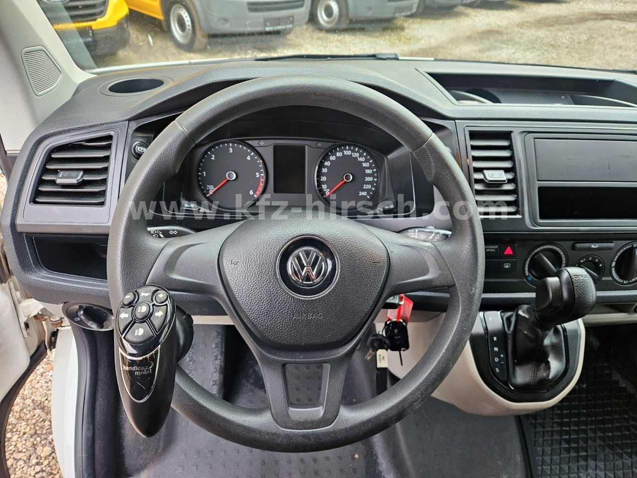Volkswagen T6 Automatik/ DSG Sortimo Stdhzg Behindertenger. - Passenger van: picture 3 Volkswagen T6 Automatik/ DSG Sortimo Stdhzg Behindertenger. - Passenger van: picture 3