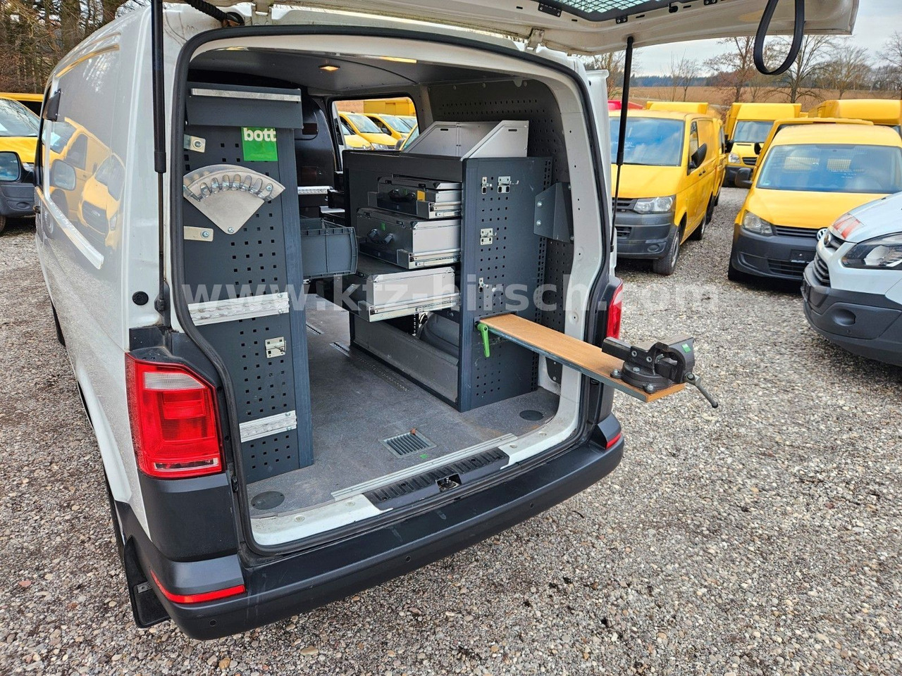 Volkswagen T6 Automatik/ DSG Sortimo Stdhzg Behindertenger. - Passenger van: picture 1 Volkswagen T6 Automatik/ DSG Sortimo Stdhzg Behindertenger. - Passenger van: picture 1