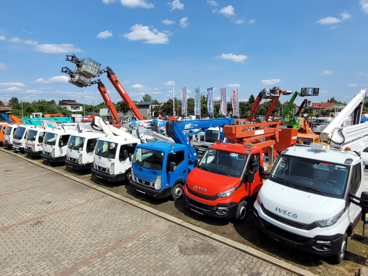 Nissan Cabstar NT400 podnośnik koszowy 18 m Oil&Steel Snake 189 bucket truck boom lift - Truck mounted aerial platform: picture 2 Nissan Cabstar NT400 podnośnik koszowy 18 m Oil&Steel Snake 189 bucket truck boom lift - Truck mounted aerial platform: picture 2