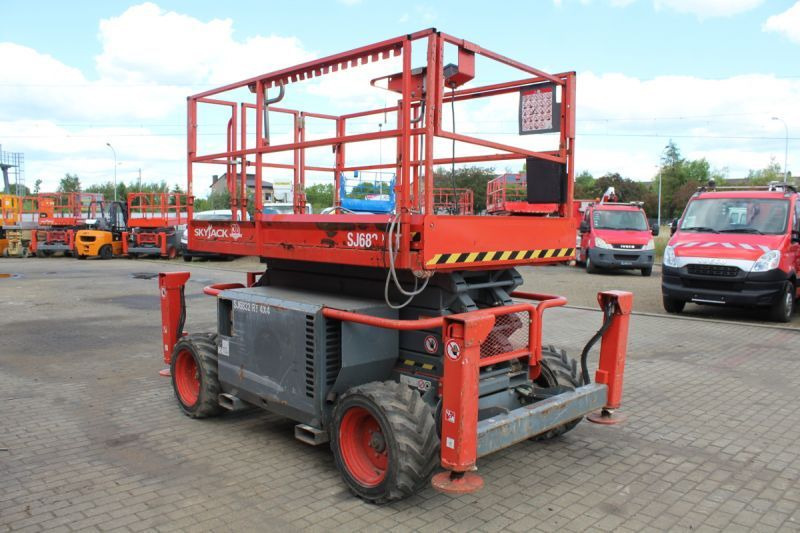 Skyjack podnośnik nożycowy 4x4 spalinowy 12 m Skyjack SJ6832RT - Scissor lift: picture 3 Skyjack podnośnik nożycowy 4x4 spalinowy 12 m Skyjack SJ6832RT - Scissor lift: picture 3