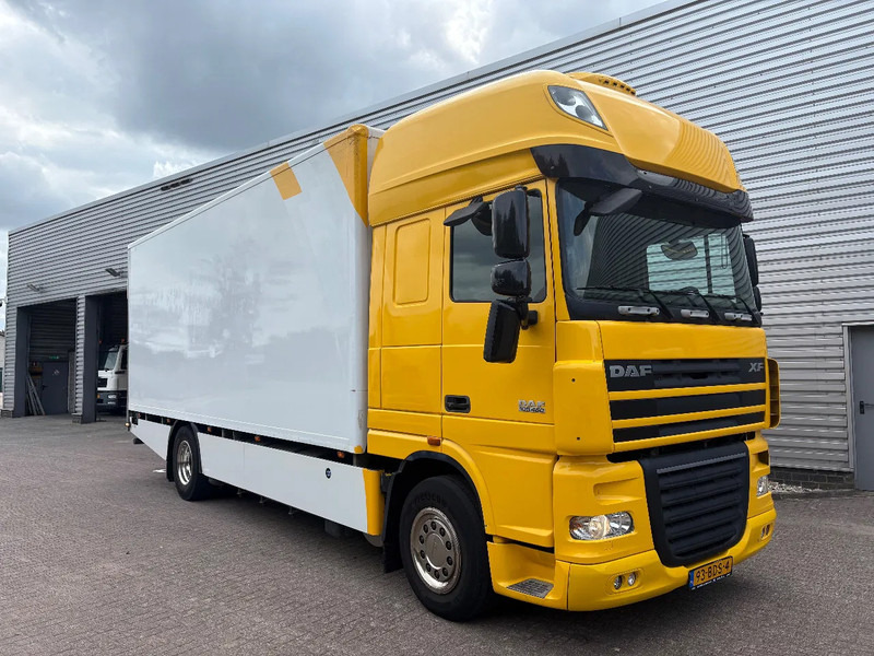 DAF XF 105.460 SUPER SPACE CAB / GEISOLEERDE OPBOUW / DHOLLANDIA 2500 kg / LOW KM - Box truck: picture 1 DAF XF 105.460 SUPER SPACE CAB / GEISOLEERDE OPBOUW / DHOLLANDIA 2500 kg / LOW KM - Box truck: picture 1