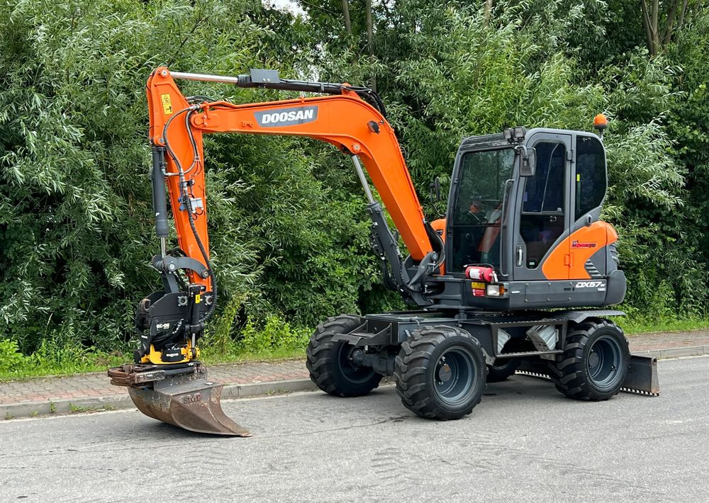 Doosan DOOSAN DX57W *ROTOTILT* 2200 Motogodzin * Jak Nowa * Sprowadzona * Stan Perfekcyjny - Wheel excavator: picture 1 Doosan DOOSAN DX57W *ROTOTILT* 2200 Motogodzin * Jak Nowa * Sprowadzona * Stan Perfekcyjny - Wheel excavator: picture 1