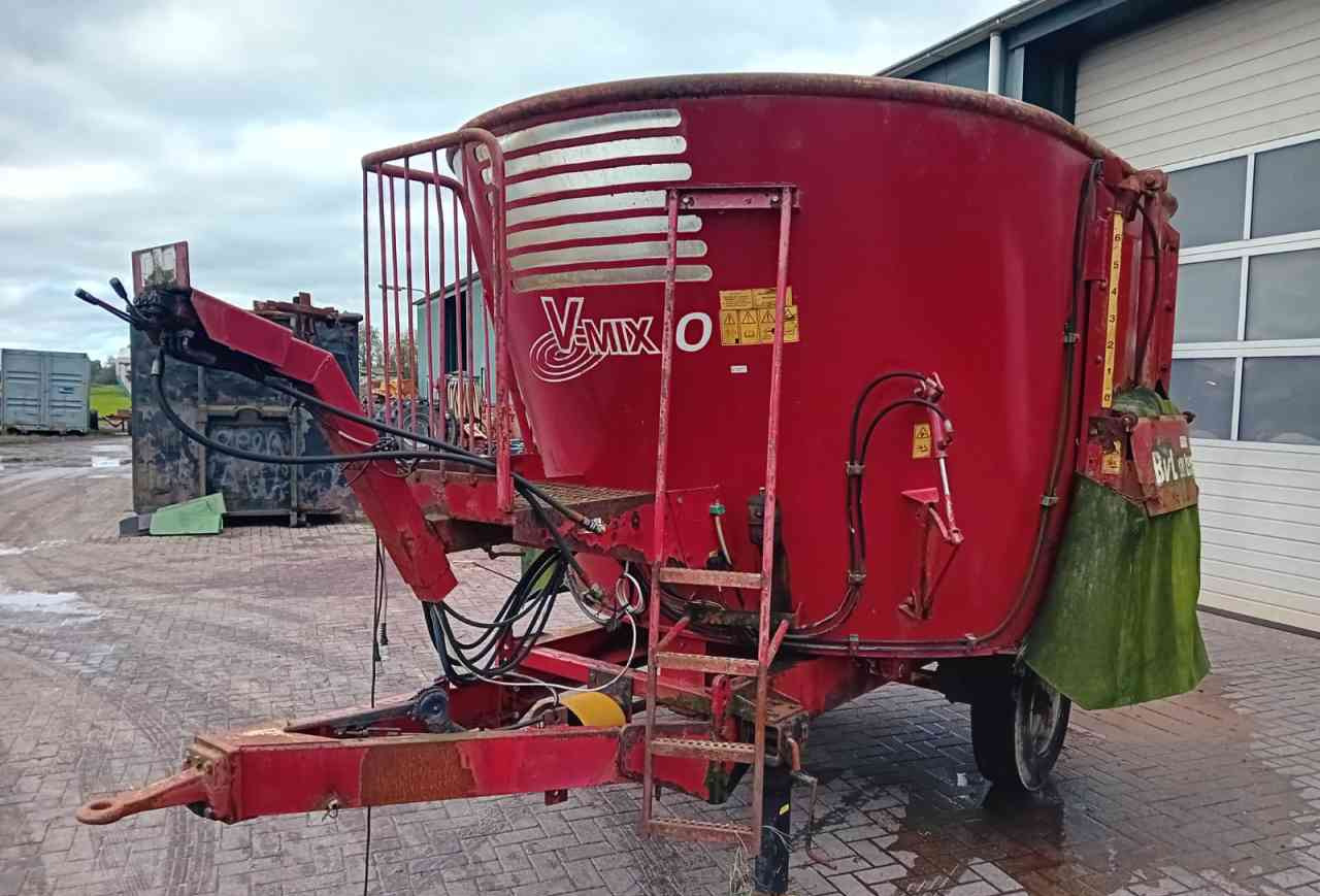 BVL V-Mix 10 voermengwagen - Forage mixer wagon: picture 1 BVL V-Mix 10 voermengwagen - Forage mixer wagon: picture 1