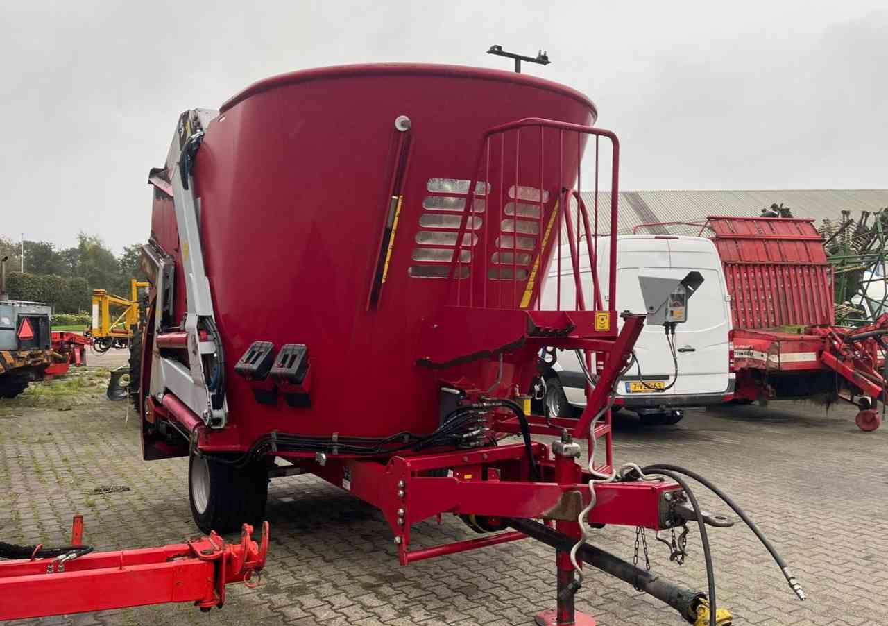 BVL V-Mix 12 LS Voermengwagen Voermachines - Forage mixer wagon: picture 2 BVL V-Mix 12 LS Voermengwagen Voermachines - Forage mixer wagon: picture 2