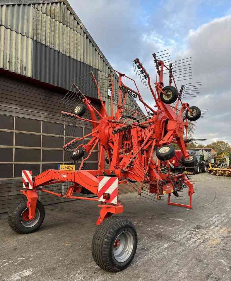Kuhn GA 8521 zwadhark zwiller rugger rake weidebouwmachines - Tedder/ Rake: picture 4 Kuhn GA 8521 zwadhark zwiller rugger rake weidebouwmachines - Tedder/ Rake: picture 4