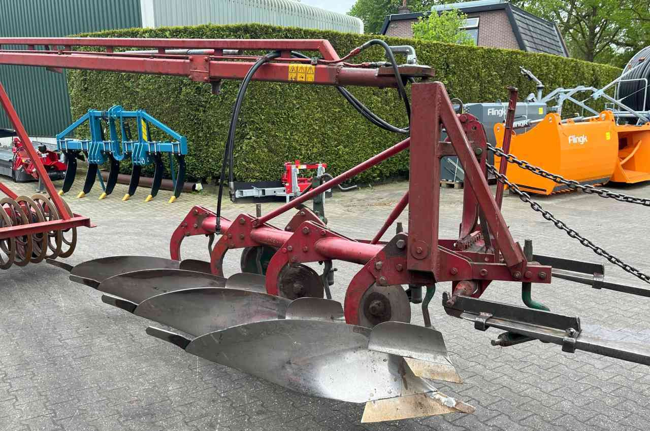 Kverneland 4 schaar ploeg + Evers vorenpakker grondbewerking - Plow: picture 5 Kverneland 4 schaar ploeg + Evers vorenpakker grondbewerking - Plow: picture 5