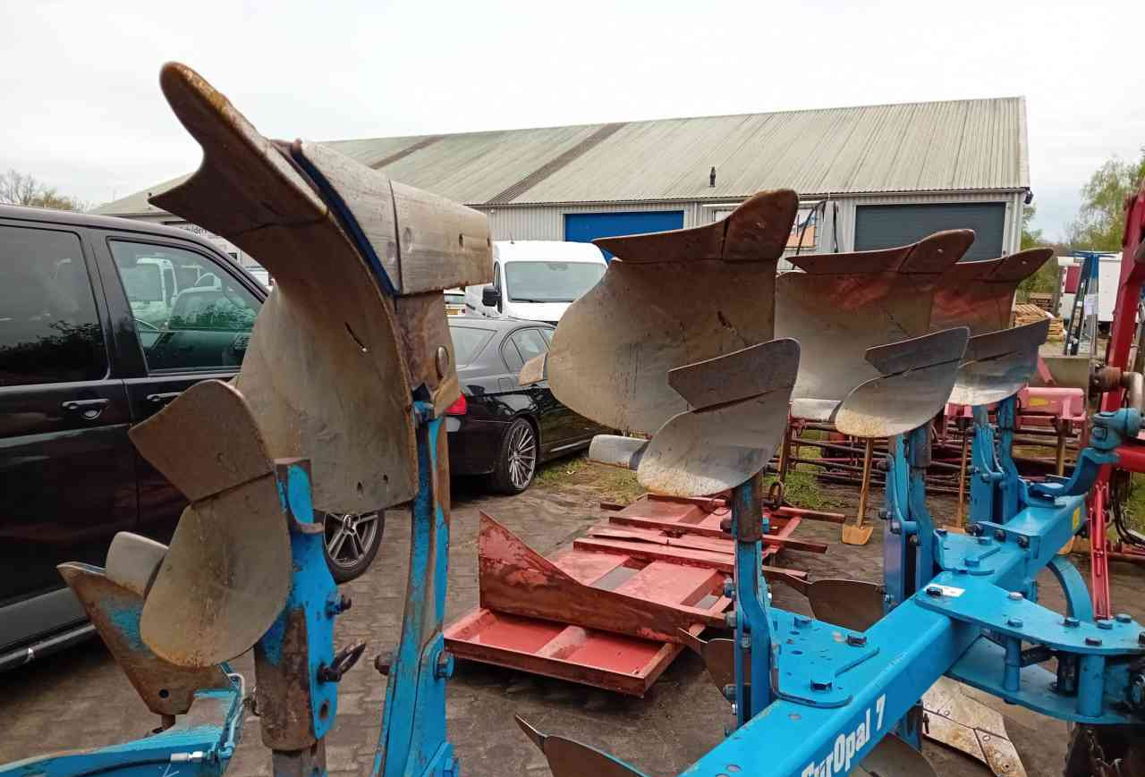 Lemken Europal 7 4+1 N90 - Plow: picture 5 Lemken Europal 7 4+1 N90 - Plow: picture 5