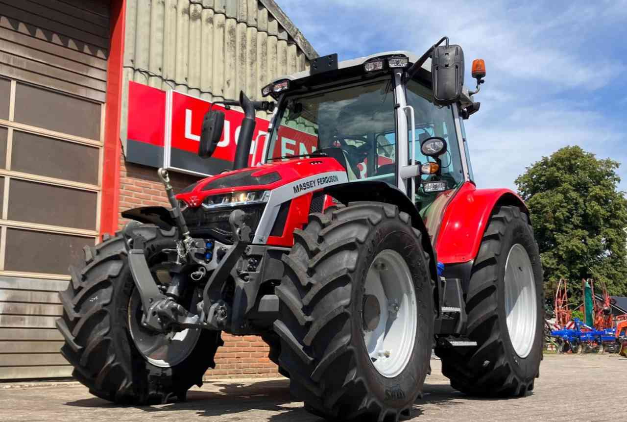 Massey Ferguson 5S.125 Dyna-4 Essential tractoren. - Farm tractor: picture 3 Massey Ferguson 5S.125 Dyna-4 Essential tractoren. - Farm tractor: picture 3