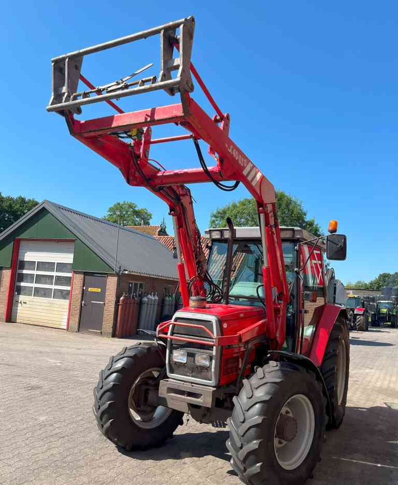 Massey Ferguson 6140 Dynashift met Mailleux voorlader tractoren *Verkocht/sold* - Farm tractor: picture 4 Massey Ferguson 6140 Dynashift met Mailleux voorlader tractoren *Verkocht/sold* - Farm tractor: picture 4