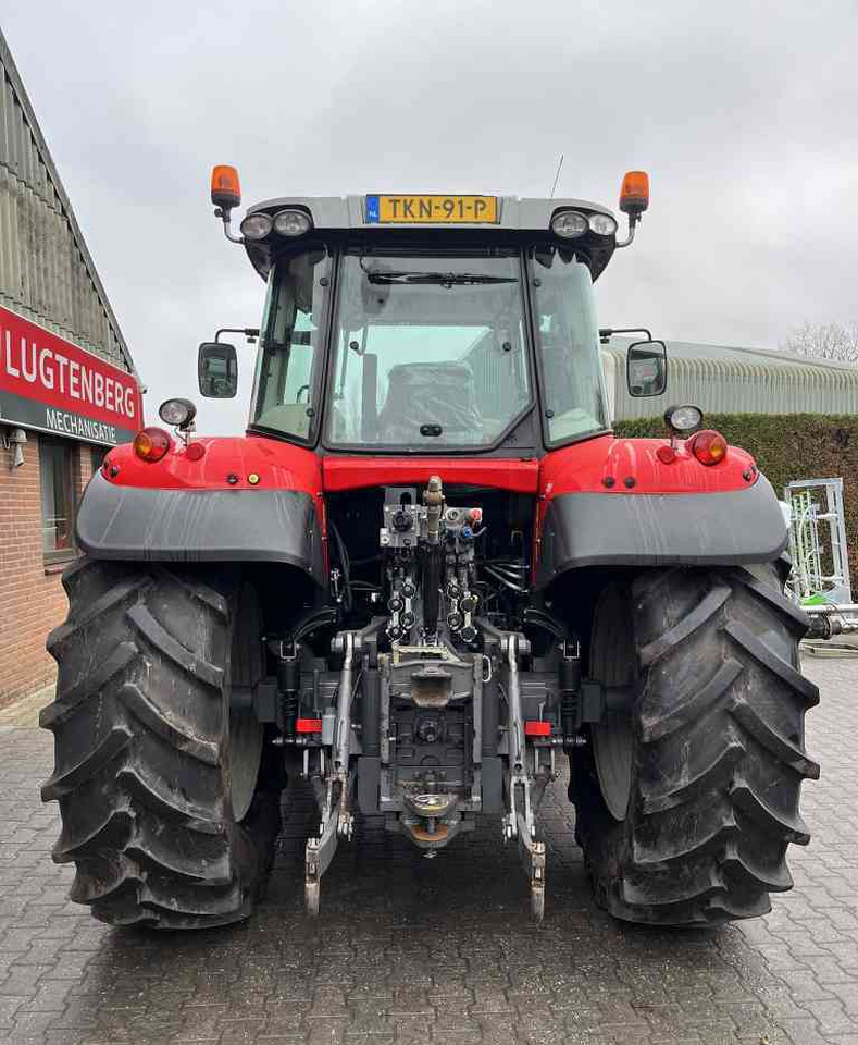 Massey Ferguson 7715 Dyna-6 Essential Tractoren - Farm tractor: picture 5 Massey Ferguson 7715 Dyna-6 Essential Tractoren - Farm tractor: picture 5