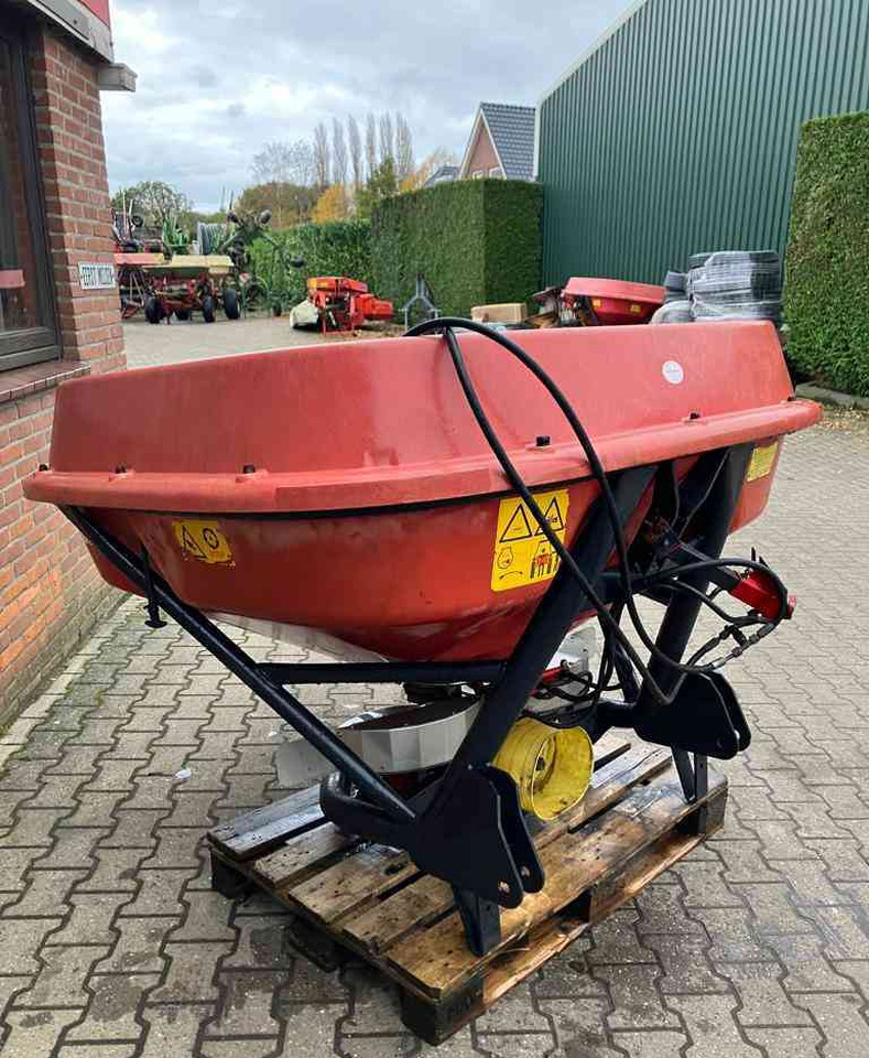 Trioliet TST Kunstmeststrooier mestverwerking - Fertilizer spreader: picture 3 Trioliet TST Kunstmeststrooier mestverwerking - Fertilizer spreader: picture 3