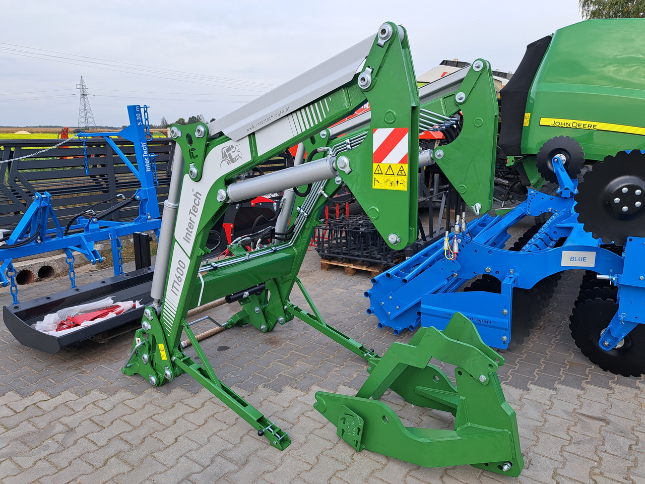 Inter Tech IT 1600 John deere 5080 ,5090, 5100m - Front loader for tractor: picture 2 Inter Tech IT 1600 John deere 5080 ,5090, 5100m - Front loader for tractor: picture 2