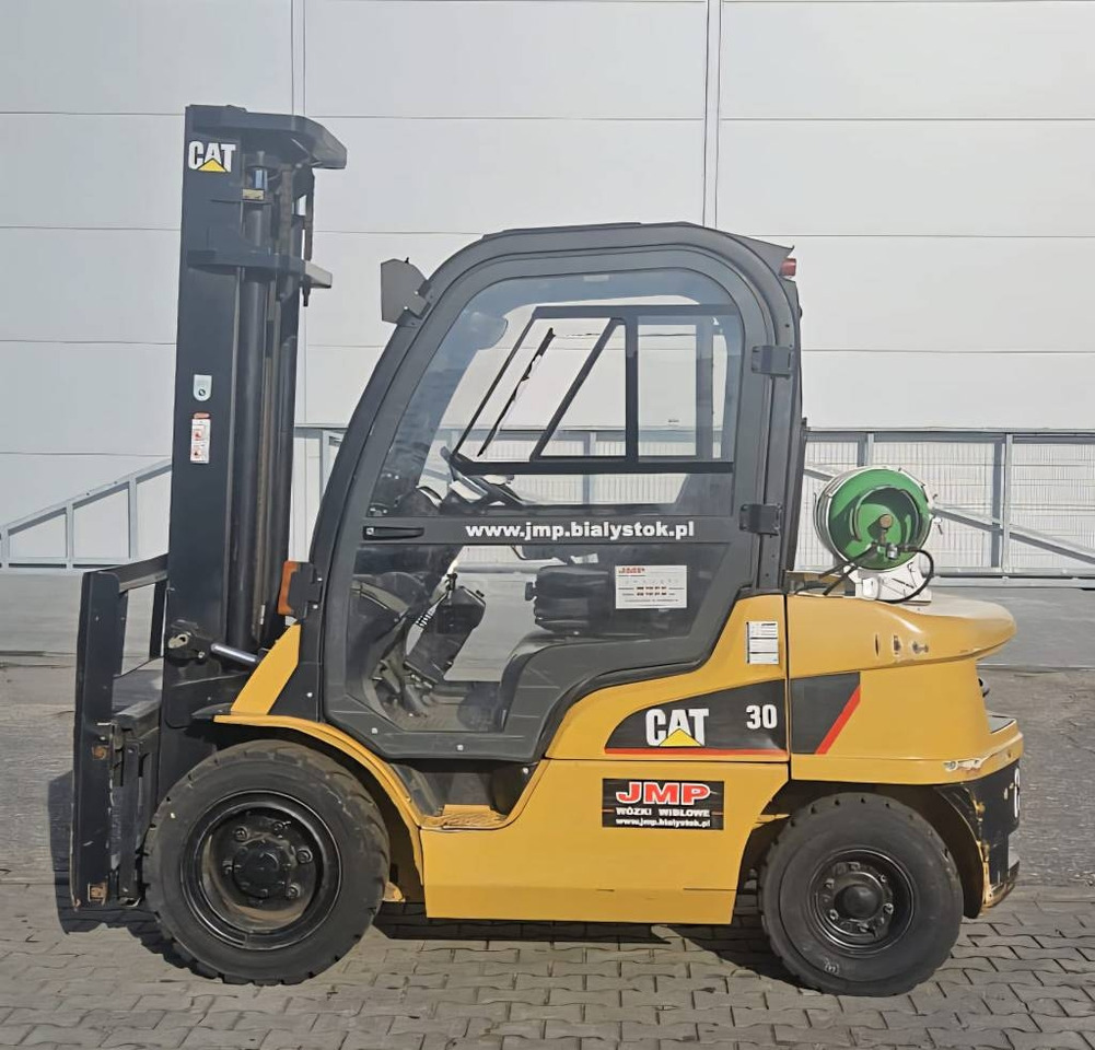 CAT GP 30 N - LPG forklift: picture 3 CAT GP 30 N - LPG forklift: picture 3