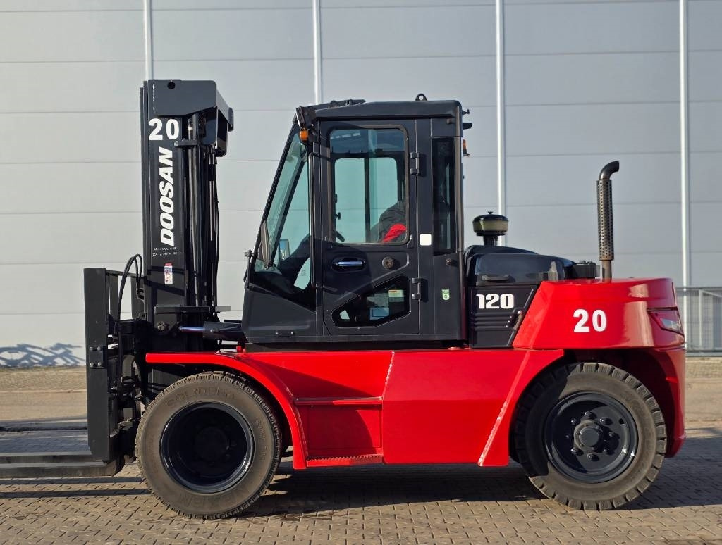 Doosan D90/120 S-7 - Diesel forklift: picture 2 Doosan D90/120 S-7 - Diesel forklift: picture 2