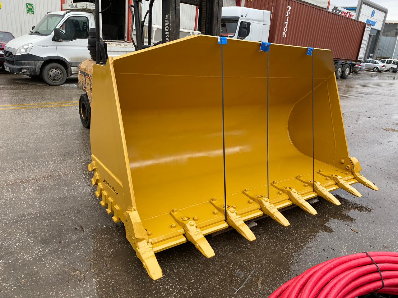 CAT 950 - Loader bucket for Loader: picture 3 CAT 950 - Loader bucket for Loader: picture 3