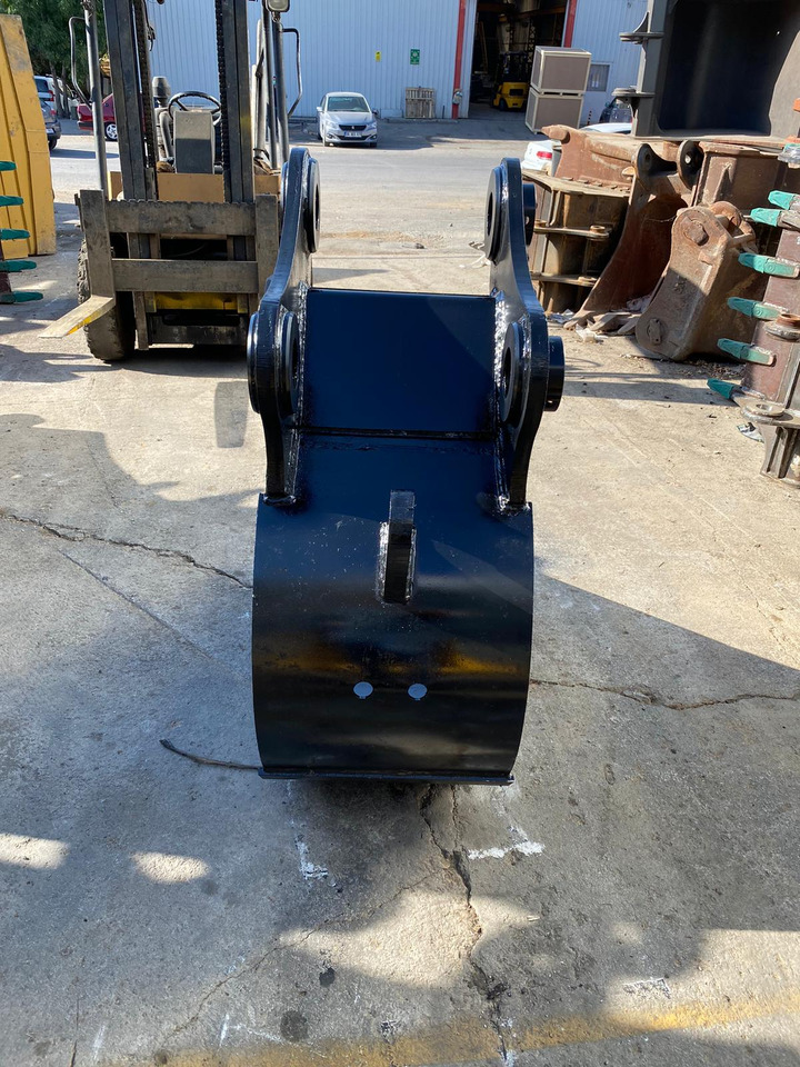 CAT - Excavator bucket for Mini excavator: picture 4 CAT - Excavator bucket for Mini excavator: picture 4