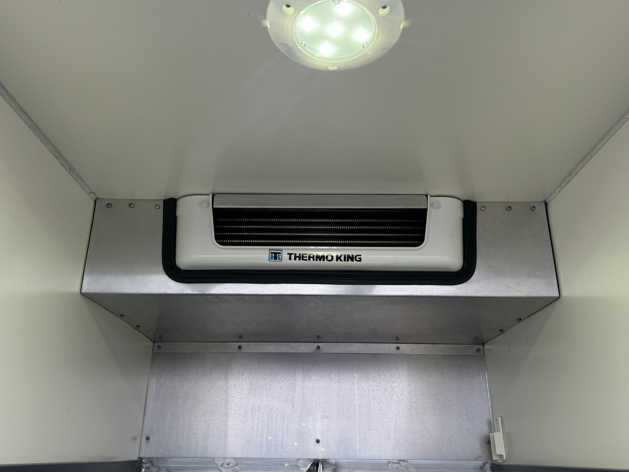 Refrigerator truck for transportation of food IVECO 80-190: picture 10