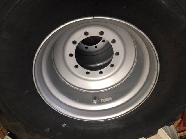 BKT 650/55 R26.5 BKT FL 630 op velg - Wheels and tires for Agricultural machinery: picture 3 BKT 650/55 R26.5 BKT FL 630 op velg - Wheels and tires for Agricultural machinery: picture 3